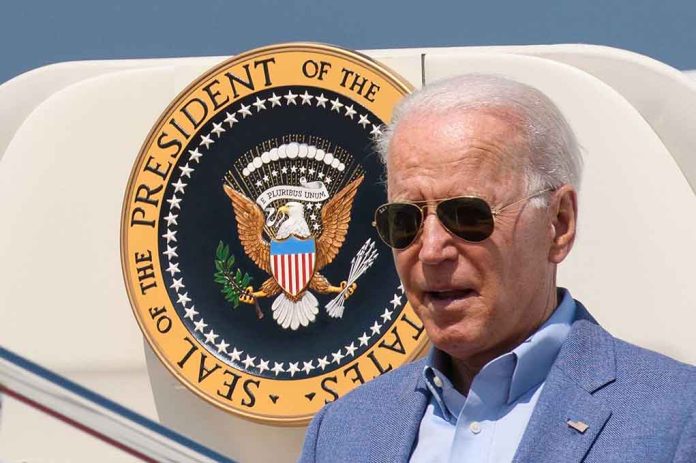 Biden Left a Handwritten Message for Zelenskyy