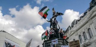 Protestors waving Palestinian flags