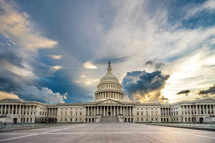 2110094846 US Capitol building with dramatic cloudy sky