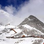 20 Hikers STRANDED – Rescue Operation Underway! Snow-covered mountain with hiking trails and tourists under a cloudy sky