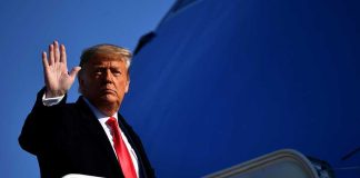 Air Force One TARGETED – Feds Rush IN! A political figure waving while standing on the steps of an aircraft