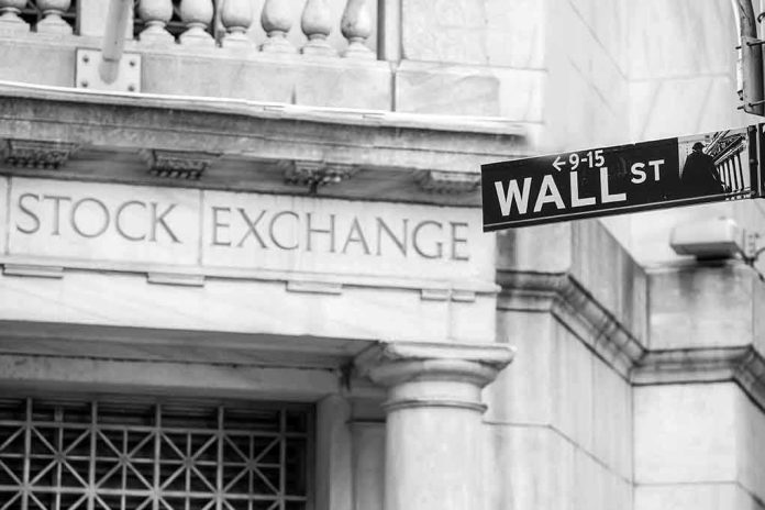 255004447 Stock Exchange building and Wall Street sign.