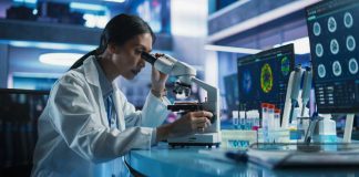 Harvard Twist: Tiny Mineral Rattles Alzheimer’s Playbook Scientist using a microscope in a modern laboratory